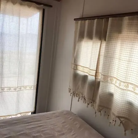Tiny House By The Sea In Camel Apartament