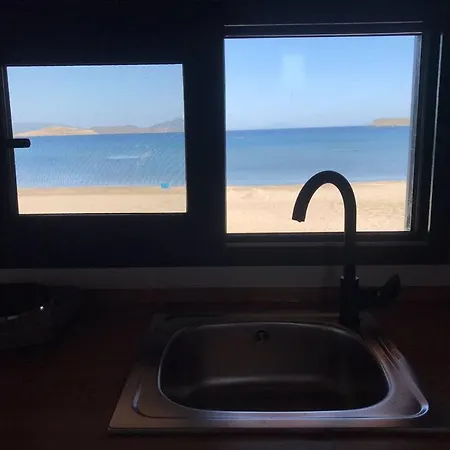 Tiny House By The Sea In Camel Apartament *